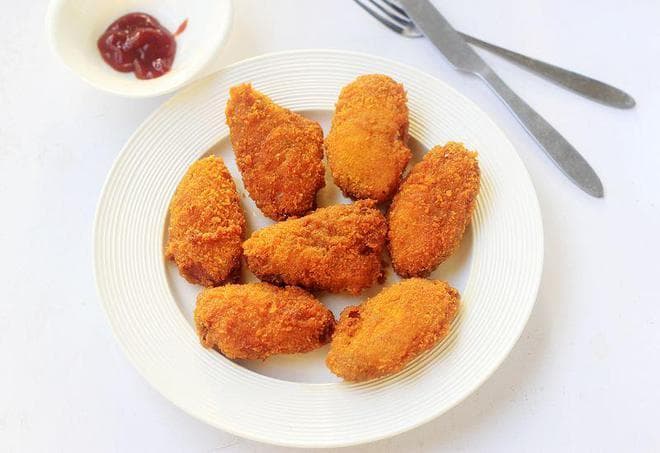 金黄酥香的炸鸡翅，教你裹粉小技巧，这样做出来，超酥脆
