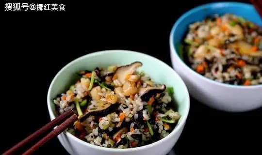 厦门紫菜炒饭，别以为就是紫菜和米饭，吃过的都会尖叫