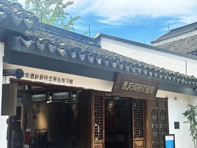 “老行当”焕发“新活力”，小时候用过的“木杆秤”你还记得么？