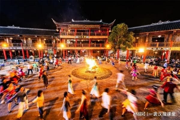 成都一袭汉服：土家族的传统舞蹈艺术——摆手舞
