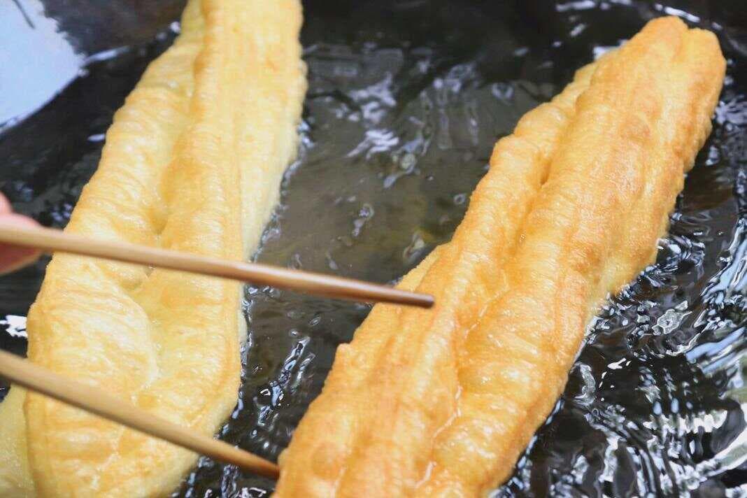 家庭自制油条：从和面到出锅的完整教程