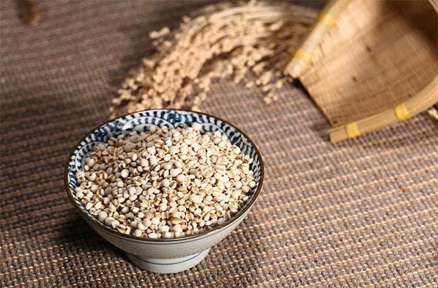 除湿薏米炒还是不炒？炒薏米的功效与作用