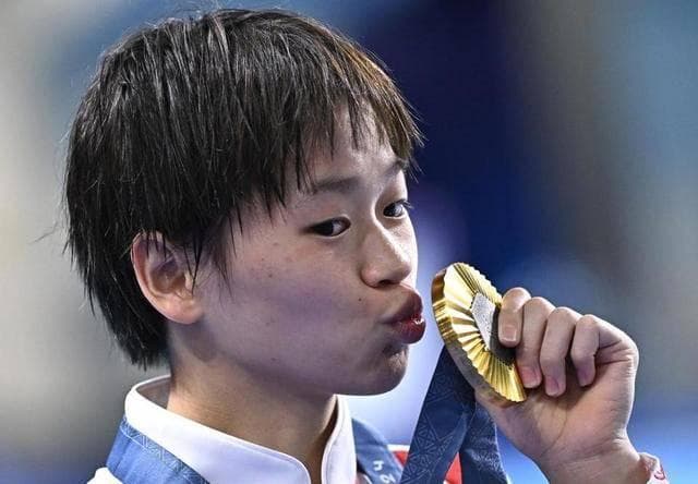 全红婵：从小镇女孩到奥运三金王的励志传奇