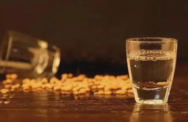 白酒口感随温度变化，多少度喝最美味？