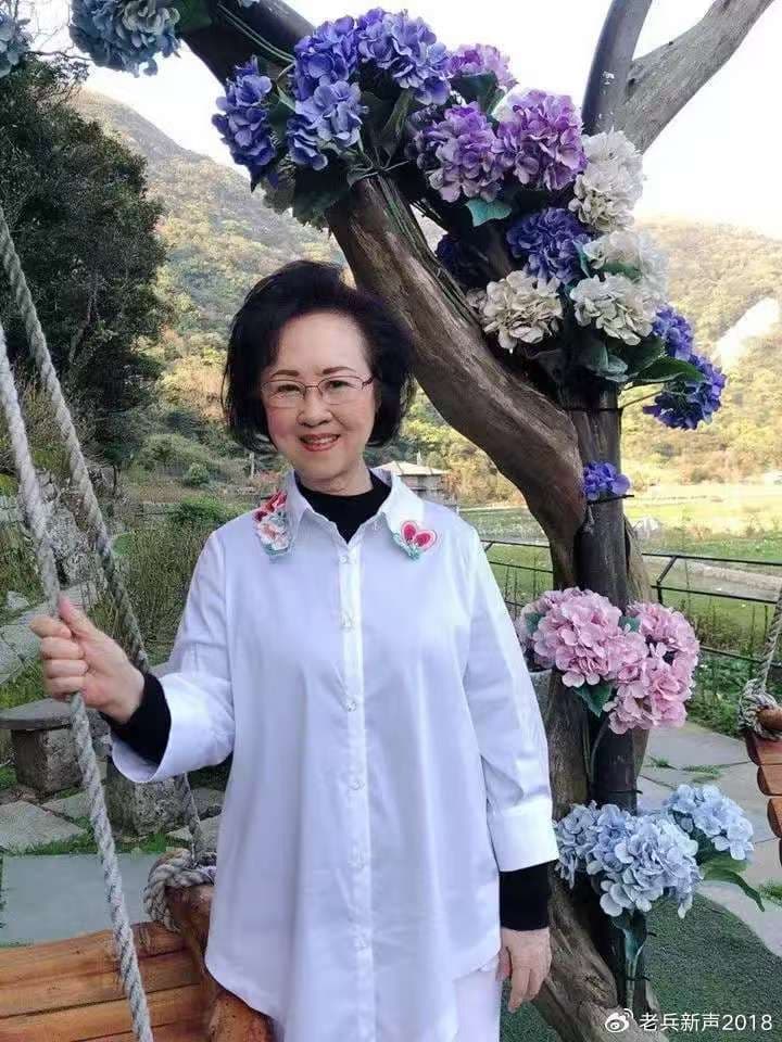 做“火花”还是做“雪花”——解读琼瑶遗书