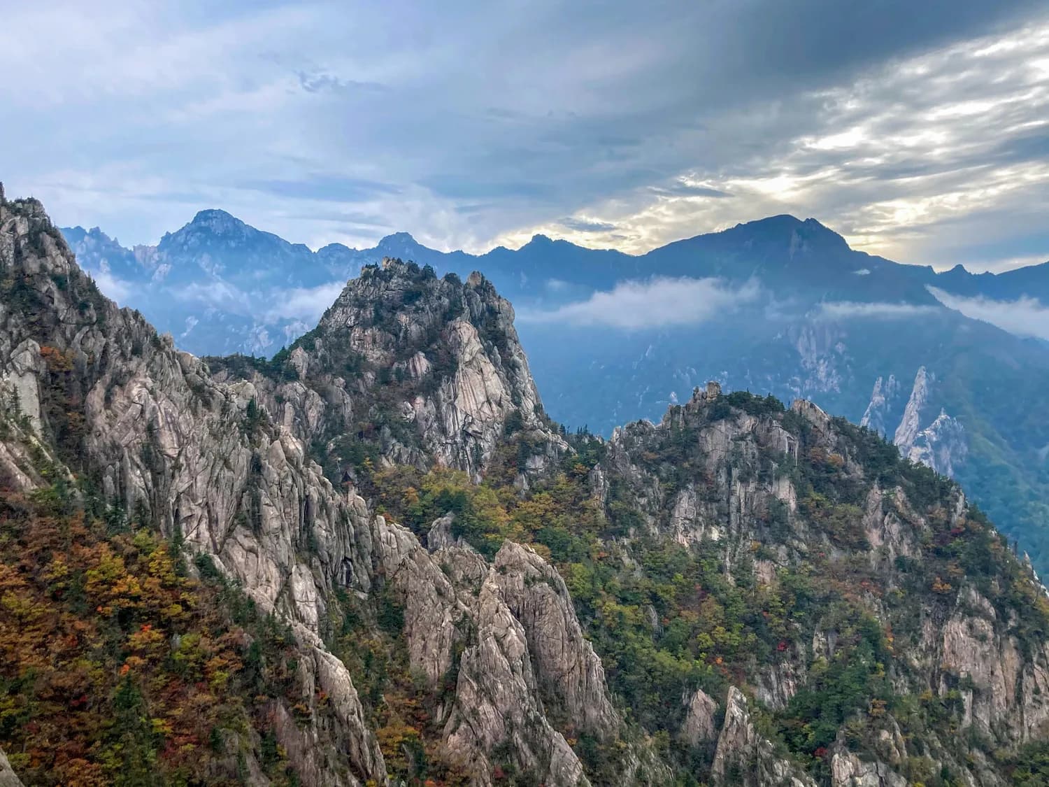 秋冬黄山深度游：4天3晚打卡最美自然奇观