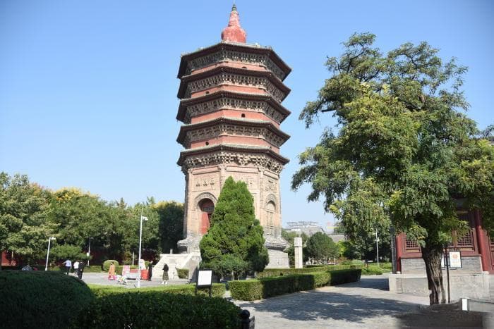 始建于952年的文峰塔：八角形砖塔上的雕刻艺术