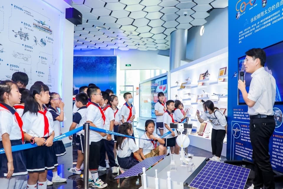 获评全国首批义务教育优质均衡发展区杭州高新区（滨江）全力打造“教育硅谷”
