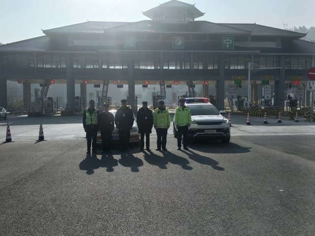 邵阳交通执法联合高速交警开展高速公路 高风险重点车辆安全隐患“清零”行动