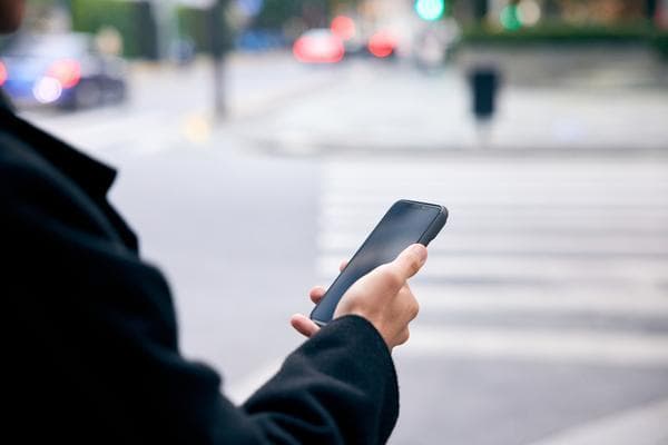 熟人诈骗：伪装身份实施电信诈骗