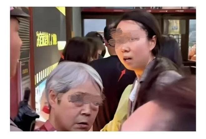 五一景区插队风波：从法律到心理的多维解读
