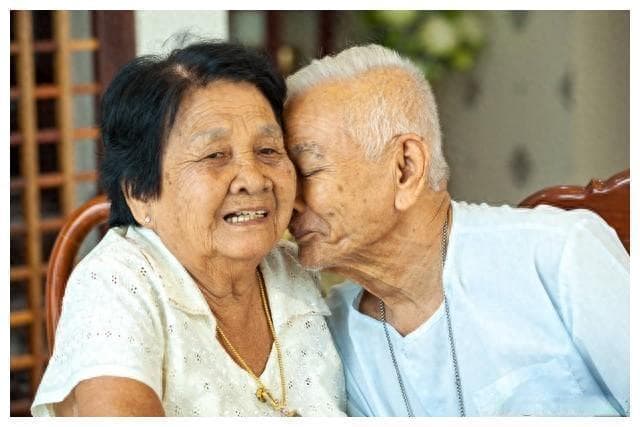 50种关于老年人情感生活的称谓及注释