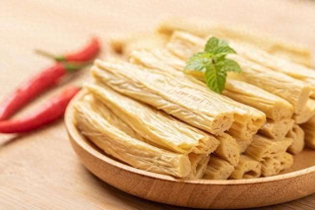 泡腐竹，用开水还是凉水？都不对，教你1招，泡得又快又软不夹生