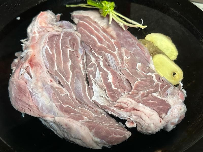 红烧牛腱子：经典家常菜的完美制作指南