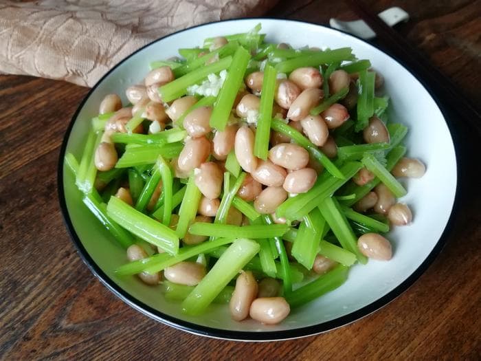 10种芹菜家常做法，简单实用，清热祛脂