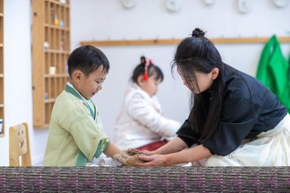 幼师一年减少17万人：幼儿园关停后，教师寻出路