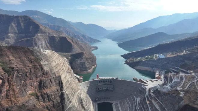 白鹤滩水电站的建成对当地经济和社会发展有什么影响呢？