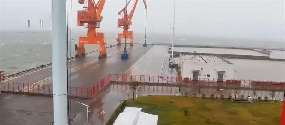 全力应对超强台风“摩羯”过境 帮助受灾群众尽快回归正常生产生活
