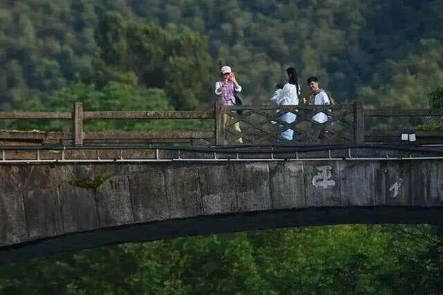 假期去县城反向旅游，不只有性价比