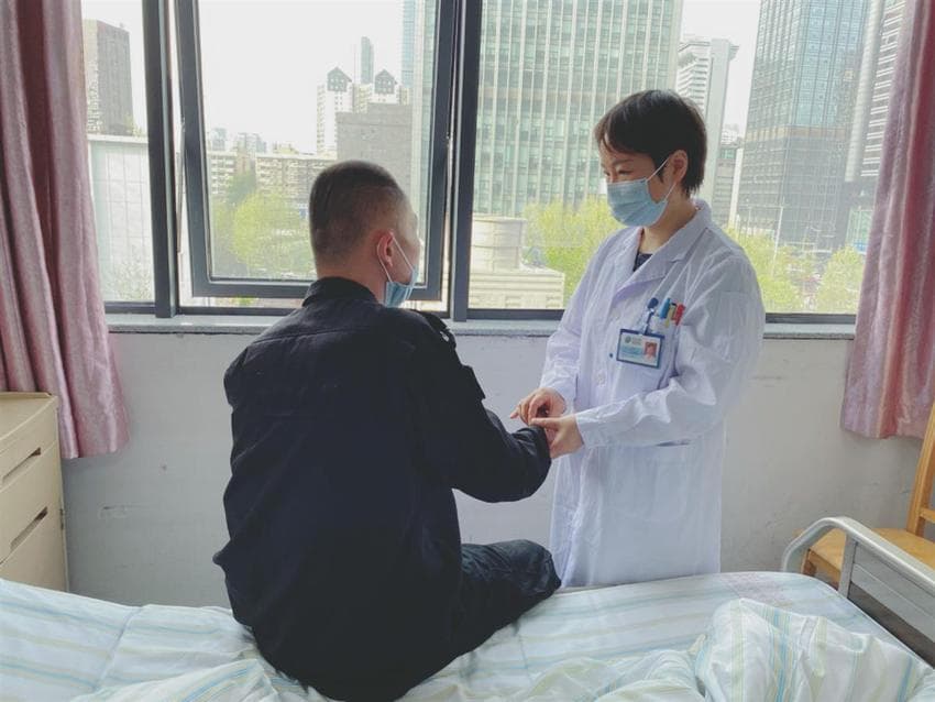 男子手脚发抖，竟是甲亢引起