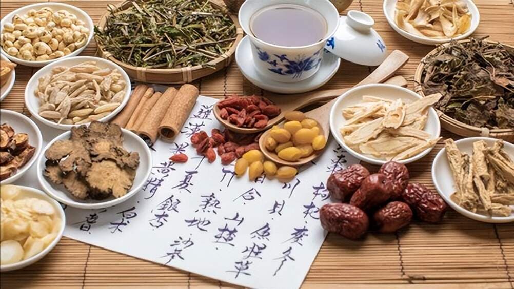 年纪大了滋阴是关键！中医教你三招，让你远离阴虚火旺的困扰