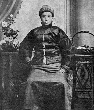 张作霖遇袭身亡后，四位美貌的姨太太结局如何？有一点很相似