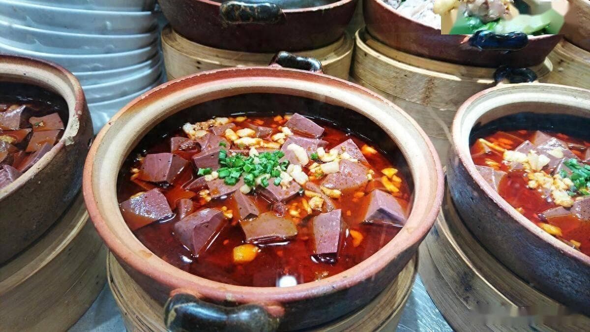猪血一下锅就老，大厨教您正确做法，牢记4点，猪血滑嫩又鲜香