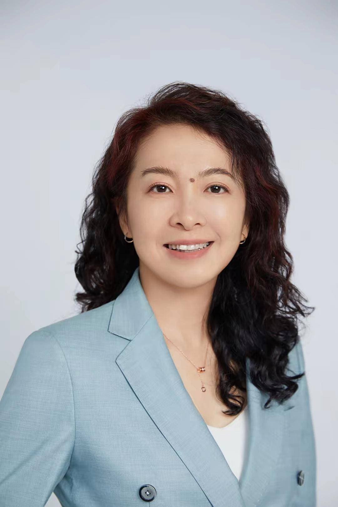 中国驻刚果（布）大使李岩逝世：从“工地大使”到外交丰碑，她用汗水浇筑中非友谊