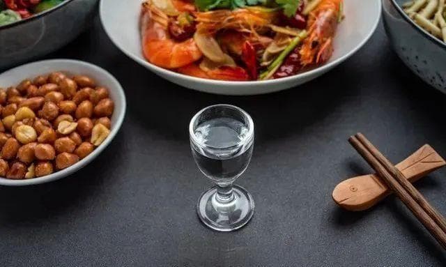 好酒配好菜丨不同香型的白酒搭配什么菜？