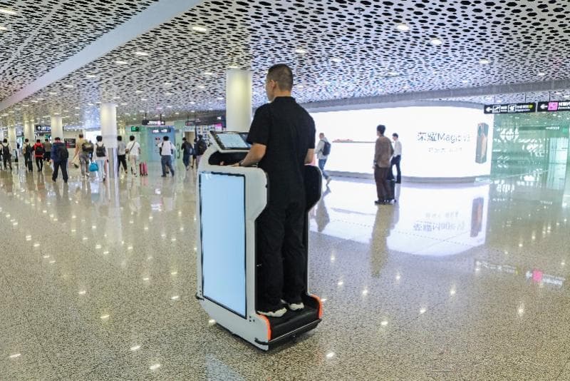 刷脸登机，机器人送餐……深圳机场加快拓展人工智能场景应用