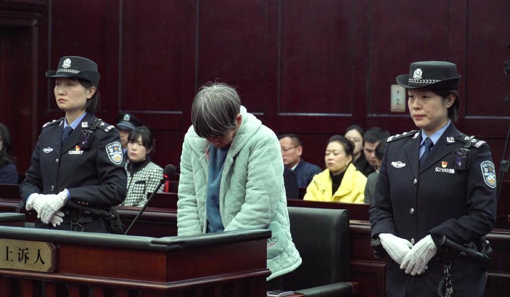贵州高院裁定余华英死刑，17名被拐儿童心理康复待解