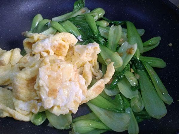 菜心炒鸡蛋：简单又养生的家常美味