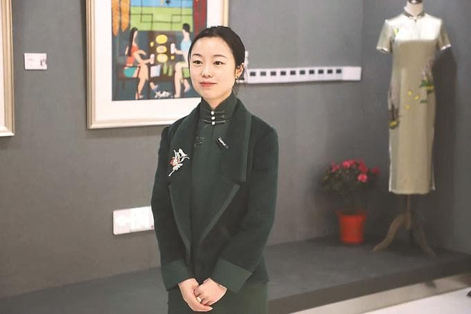用指尖“讲述”非遗旗袍故事