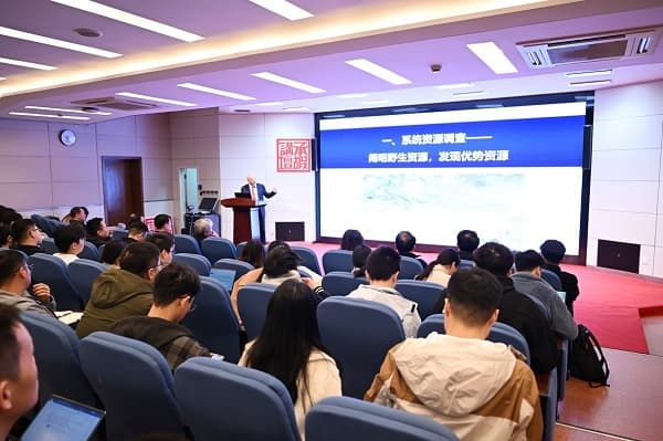 屠鹏飞庾石山共话中医药创新：从肉苁蓉产业化到动物药材替代品研发