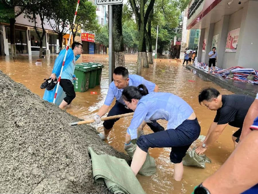 银行防汛预案：守护公共安全的金融力量