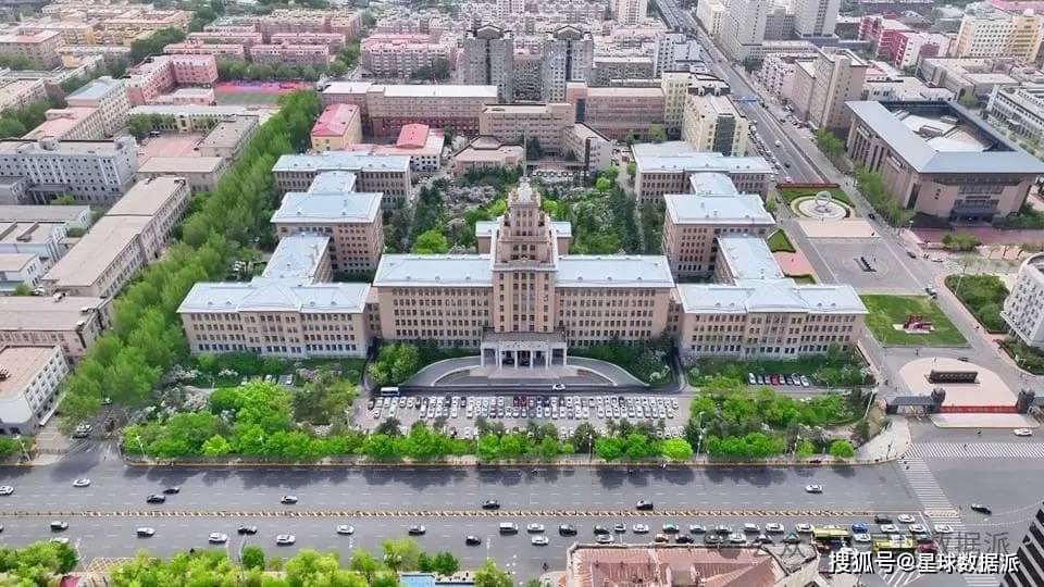 2024高考录取分数线：清北稳居榜首，部分985高校排名生变