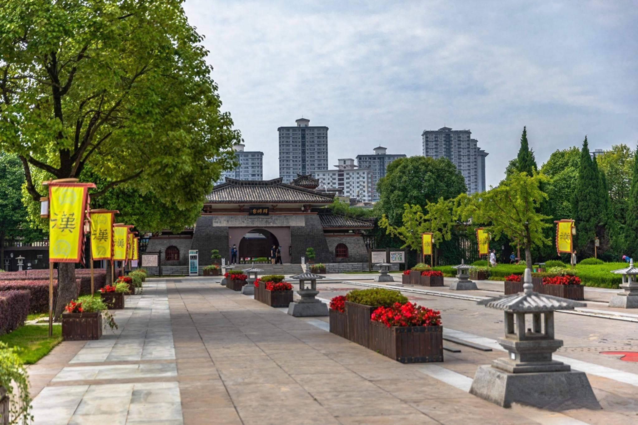 汉中隔着秦岭，又是“天府之国”，为何不在四川，而在陕西？