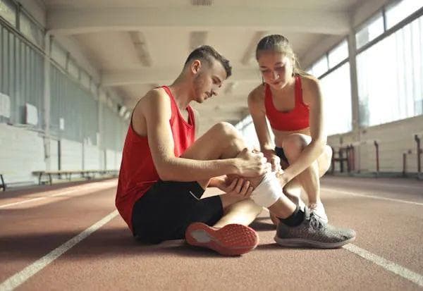 膝盖疼痛“三分治七分养”——这一份忠告送给你