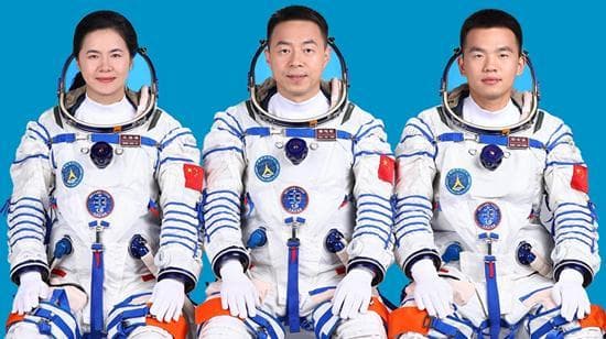 神舟十九号发射成功，三名航天员开启太空之旅