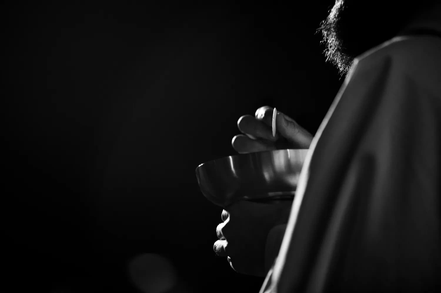 哈登季后赛掉链子：身体、技术、心理与战术的多重困境
