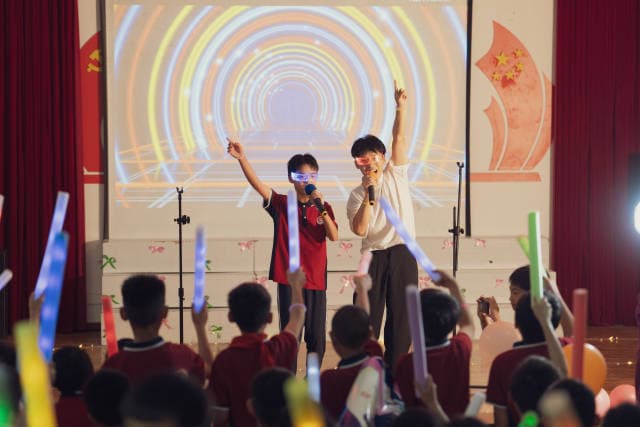 粤北山区，有一个青春版“放牛班的春天”
