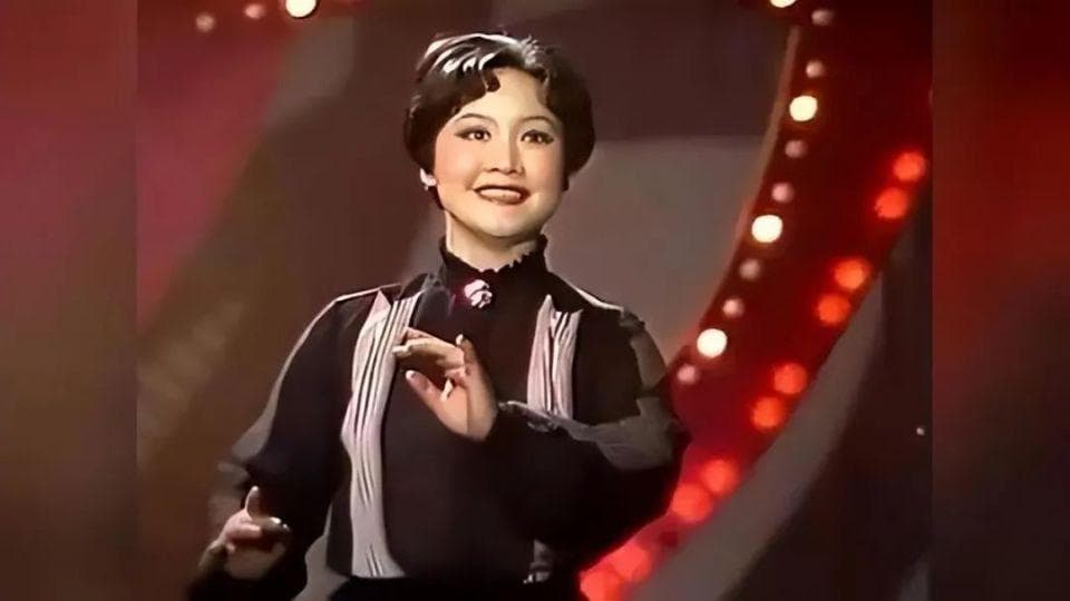 从1983到2025：刘晓庆的粉红外套见证中国时尚变迁