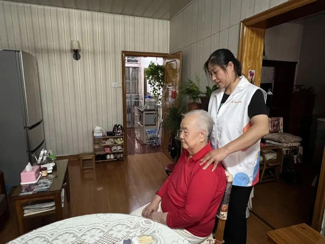家床服务走进老人心里，居家也可尽享专业养老服务