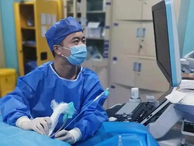 医生反复叮嘱：患有胆囊炎的人，宁可吃肥肉，也别乱吃这2种蔬菜
