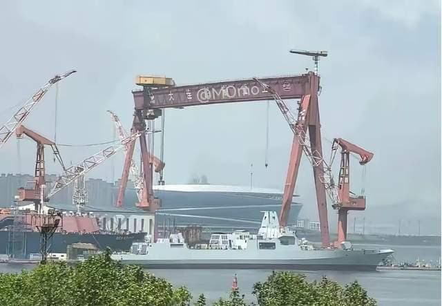 南北方两大造船厂，同时打造055型驱逐舰，第二批次万吨大驱来袭