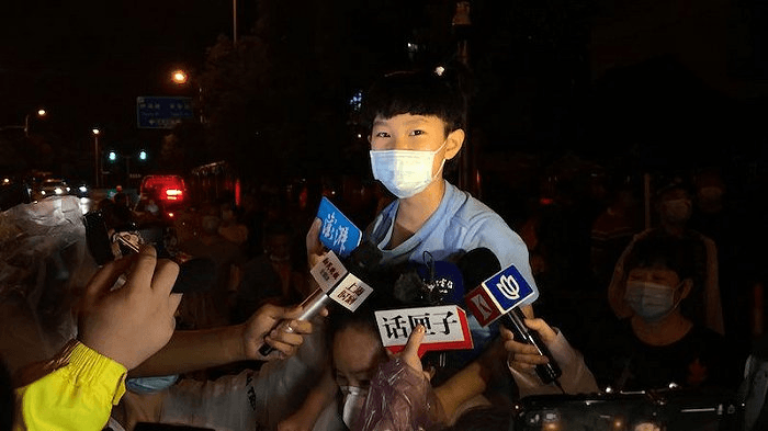 雨中解封！上海中风险地区清零