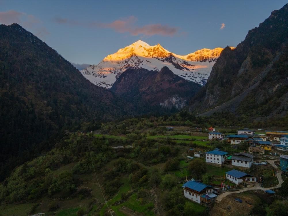 云南旅游的5大线路，自驾看三景：梅里雪山、普者黑、西双版纳
