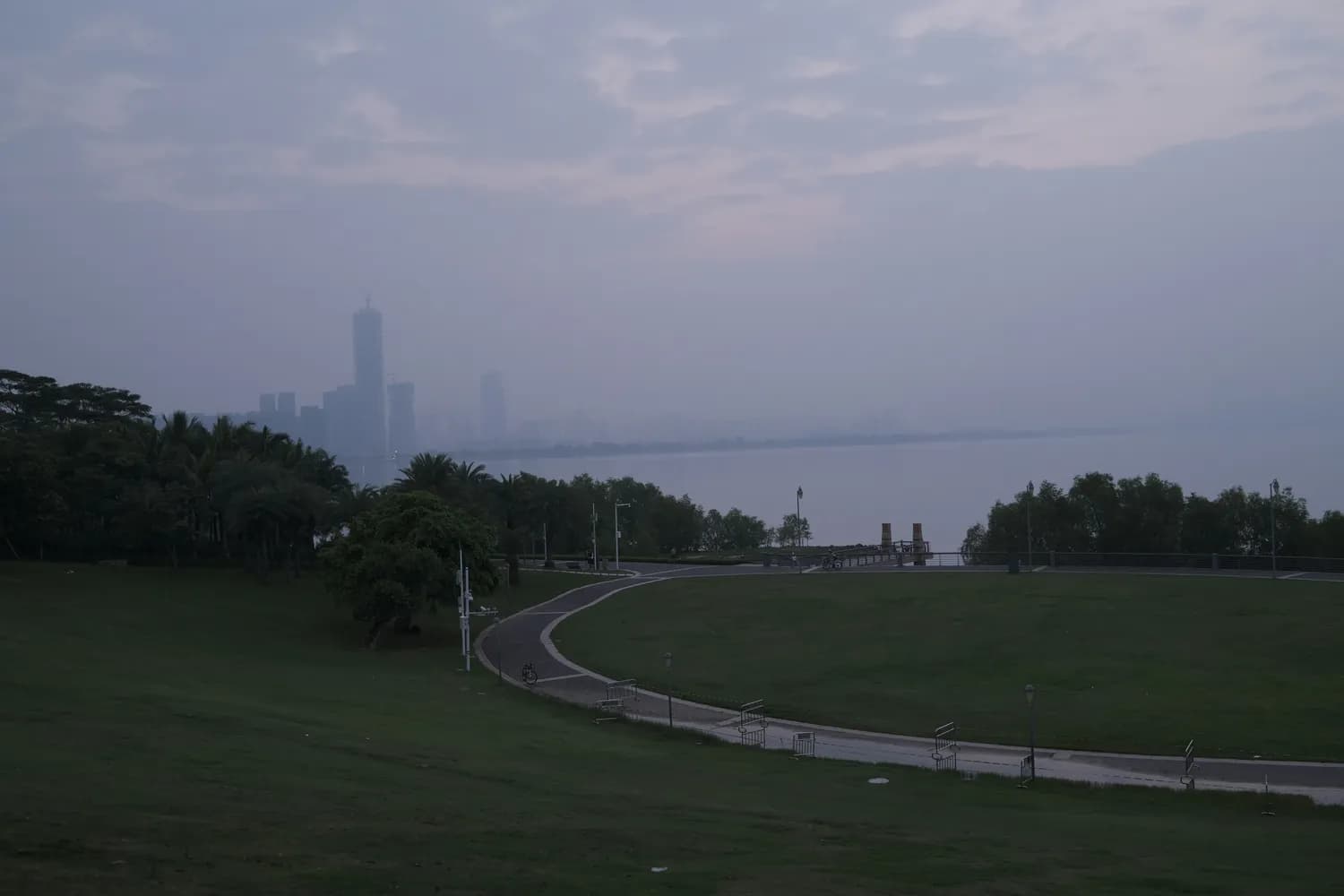 武汉江滩公园：城市中的绿色氧吧，休闲娱乐的绝佳去处