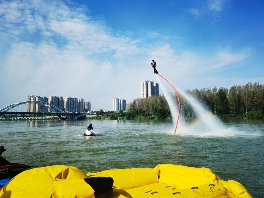 资阳雁江：水上运动燃活力，沱江风光醉游人