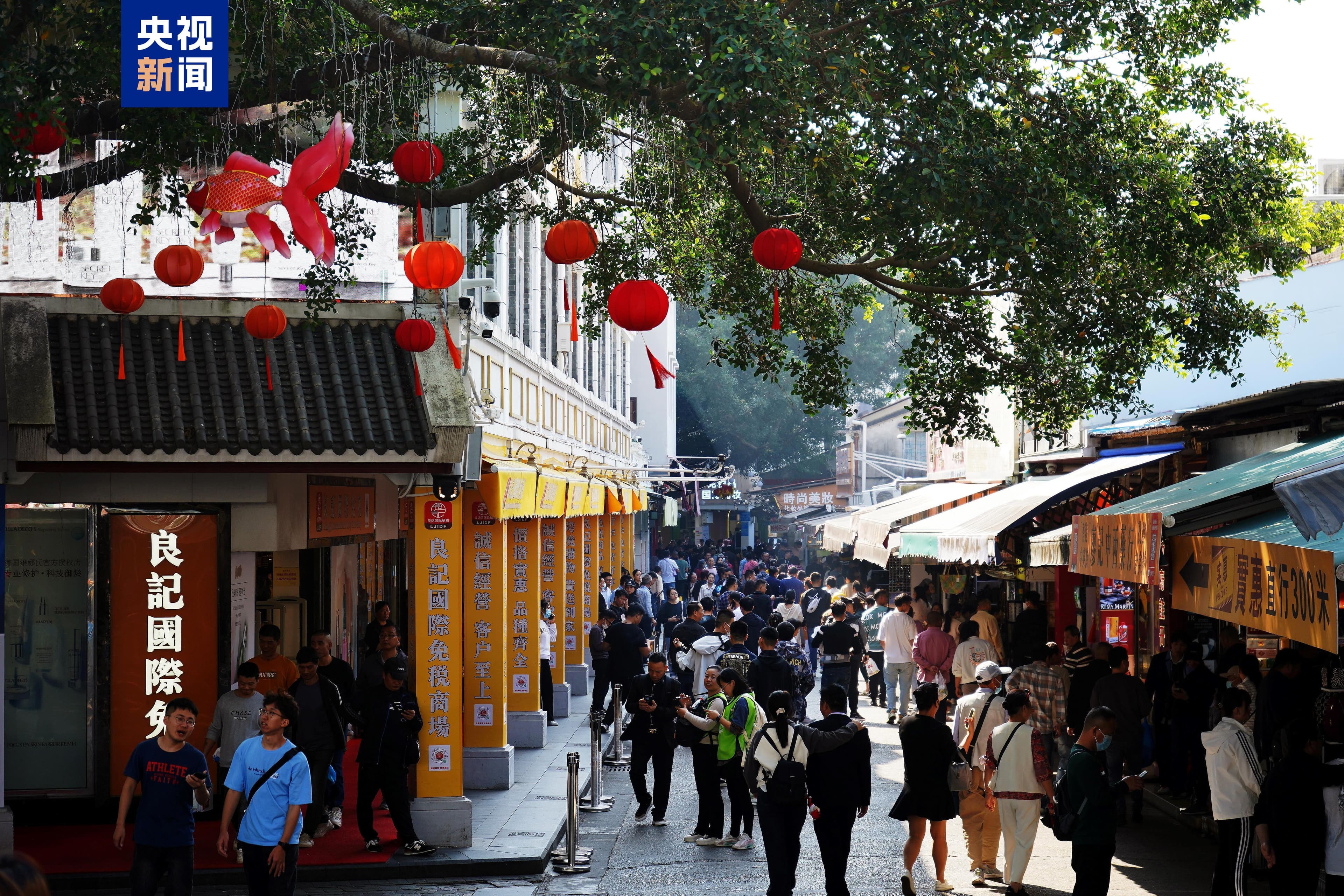 一边是深圳一边是香港的中英街  通行证可“全程网办”了